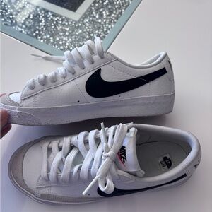 Nike Men's Classic White and Black Sneakers